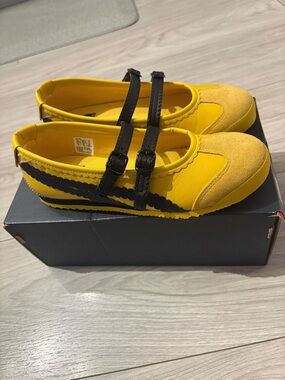 🆕 NIB Onitsuka Tiger Yellow Mexico 66 Mary Jane’s